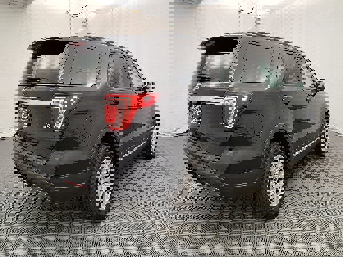 Used 2019 Ford Explorer XLT w/ Equipment Group 201A image 3