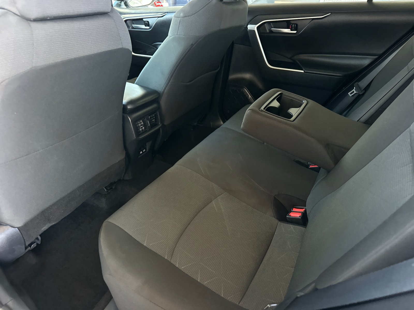 Used 2025 Toyota RAV4 XLE FWD image 11