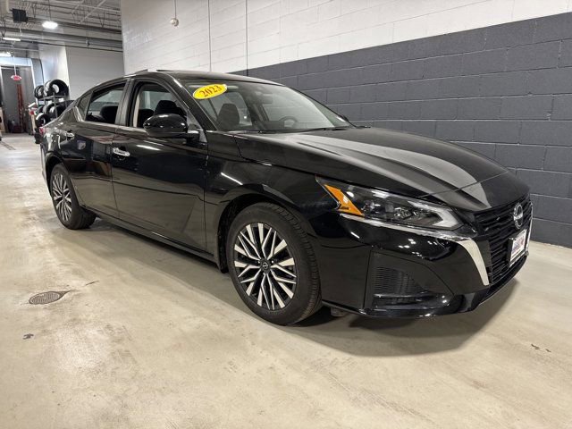 Used 2023 Nissan Altima 2.5 SV w/ SV Premium Package image 7