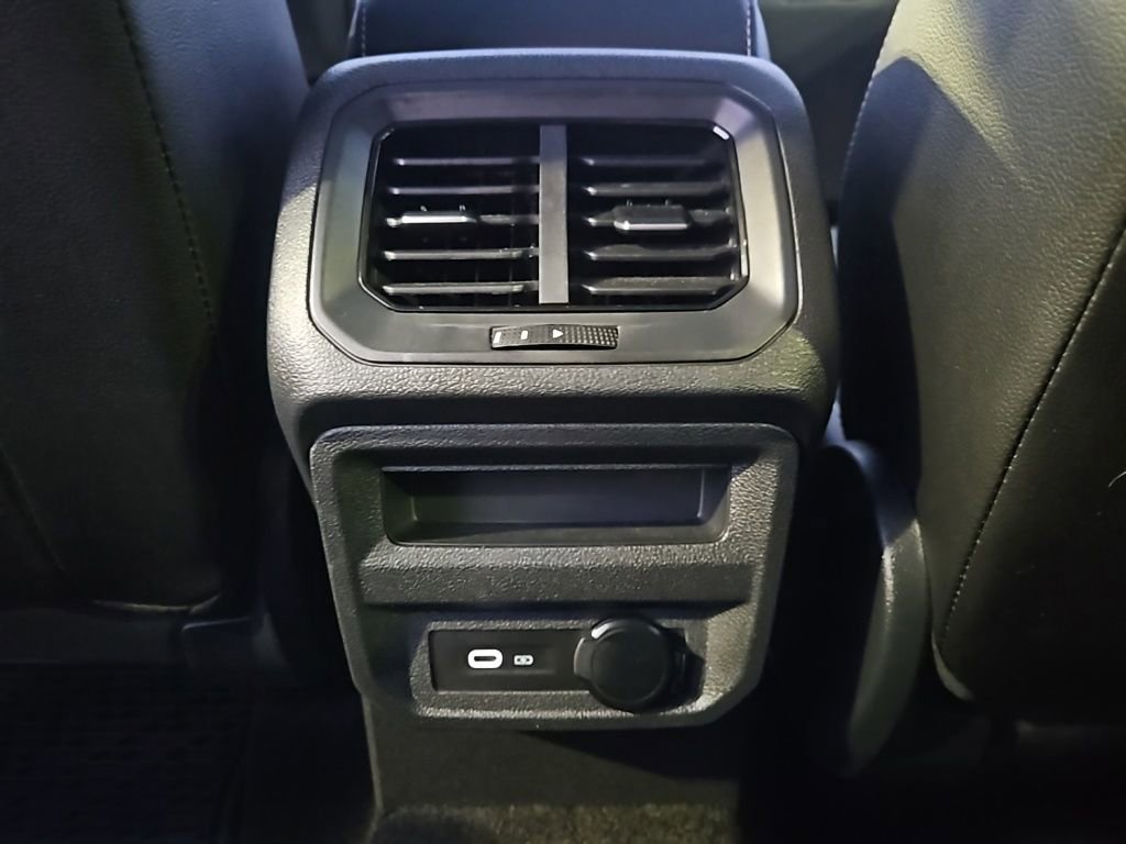 Used 2024 Volkswagen Tiguan SEL R-Line image 29