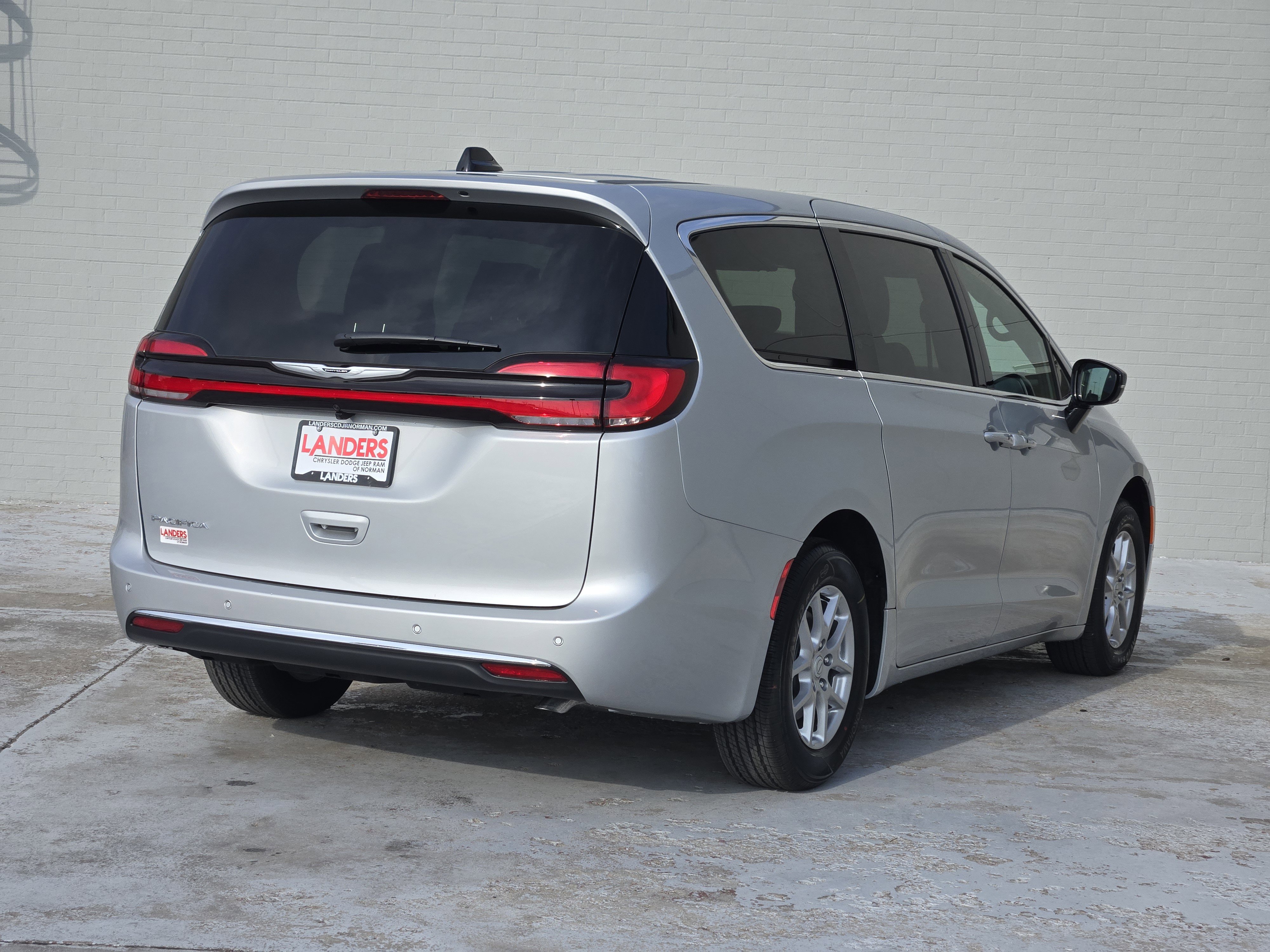 New 2026 Chrysler Pacifica Select image 4