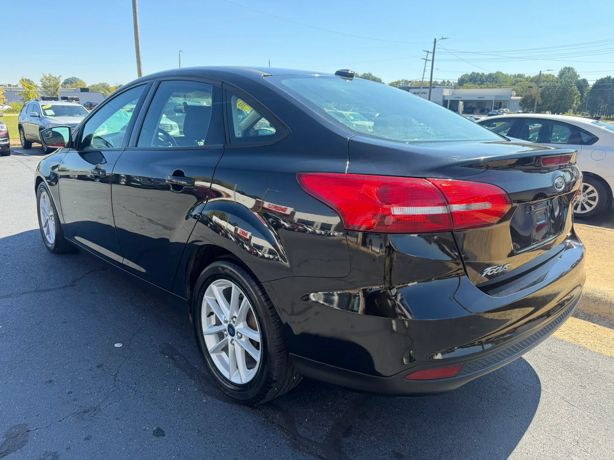 Used 2017 Ford Focus SE FWD image 5
