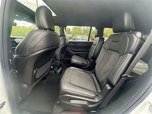 New 2025 Jeep Grand Cherokee L Altitude image 15