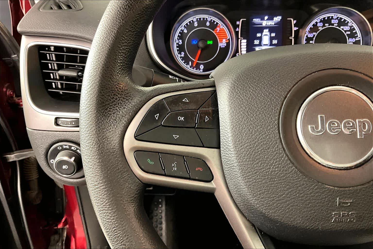 Used 2019 Jeep Cherokee Latitude w/ Popular Appearance Group FWD image 23