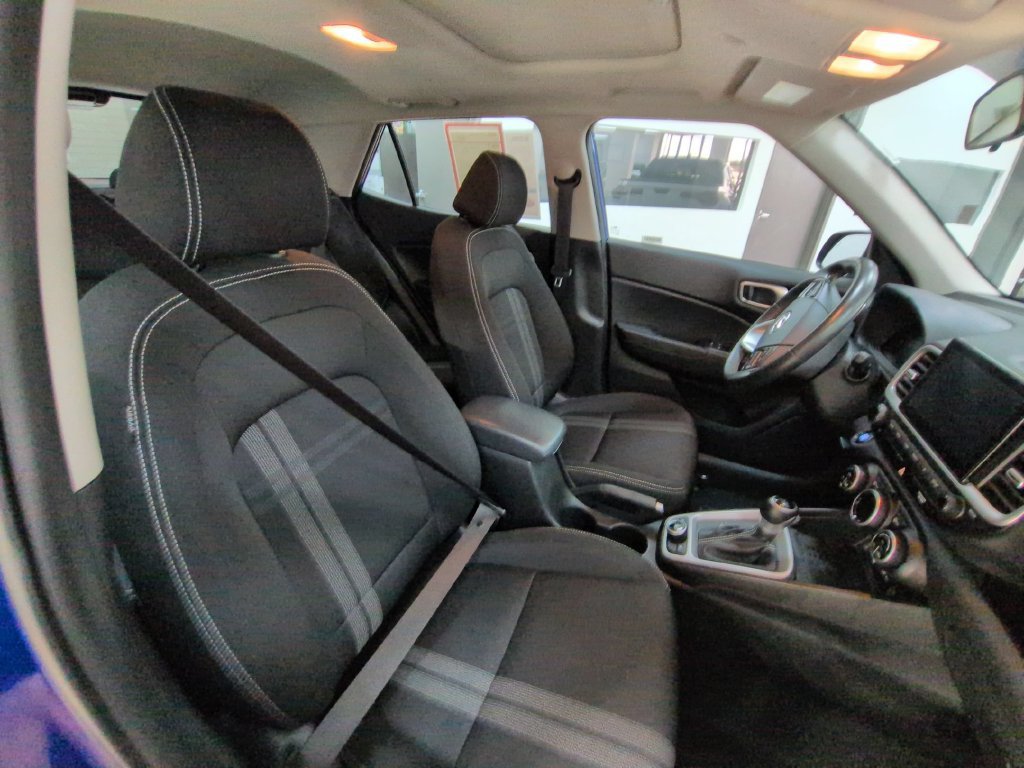 Used 2026 Hyundai Venue SEL FWD image 28