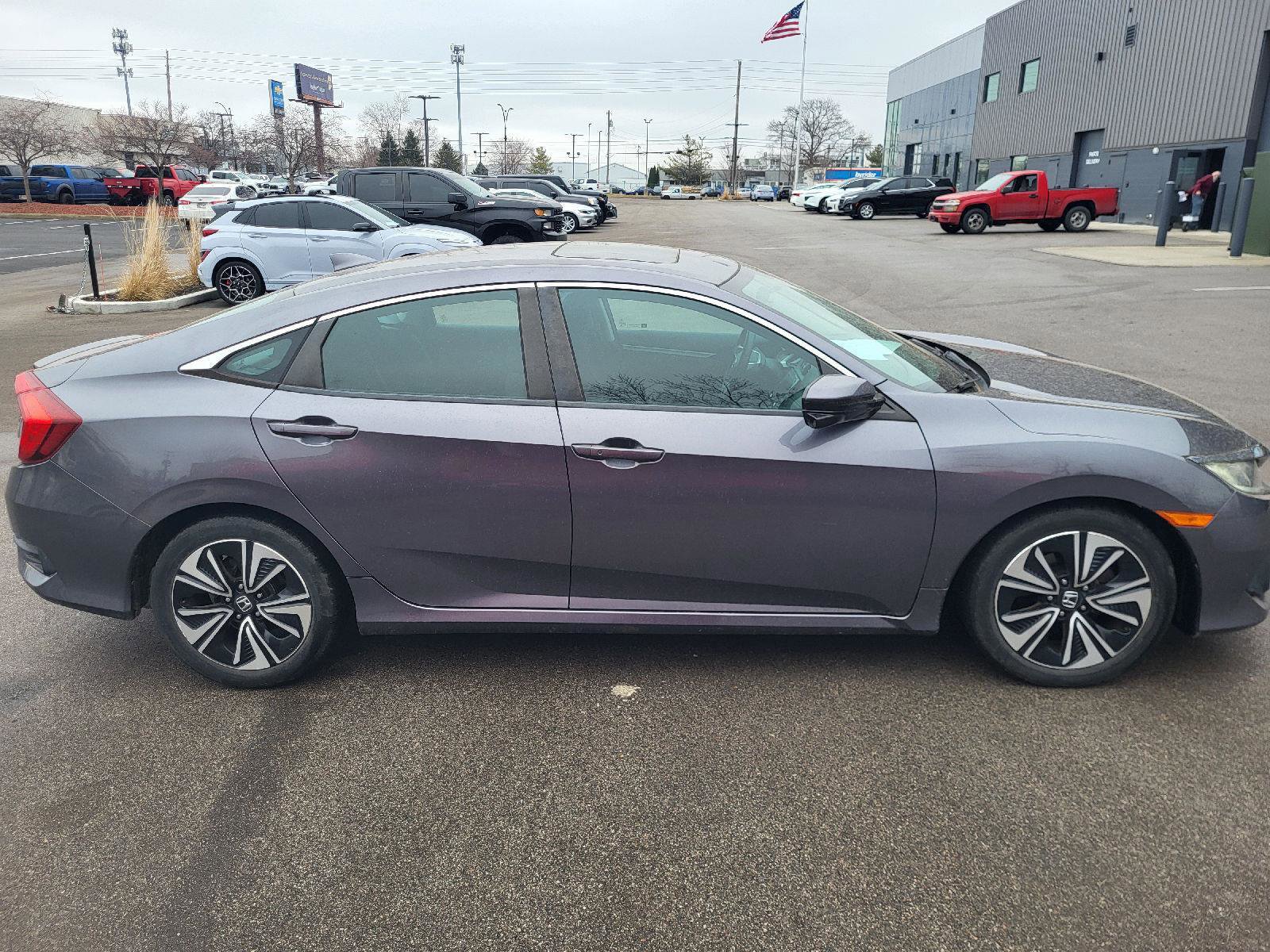 Used 2017 Honda Civic EX-T image 2