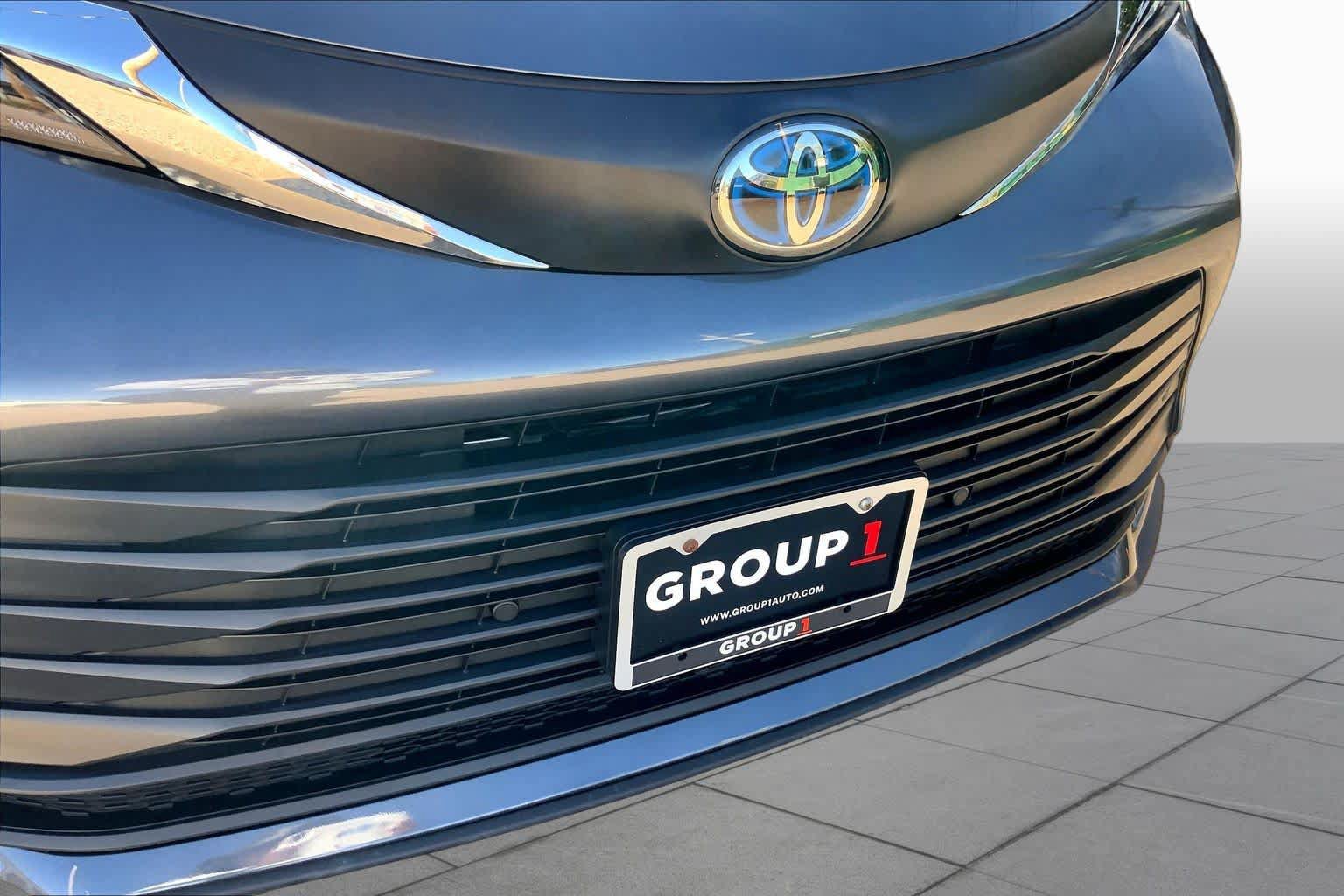 Used 2025 Toyota Sienna XLE FWD image 29