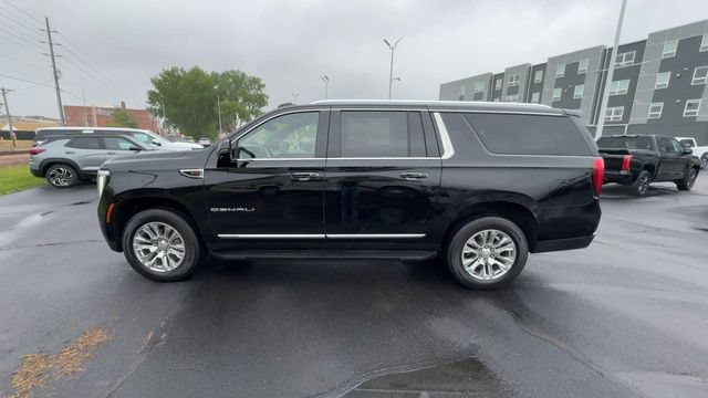 Used 2025 GMC Yukon XL Denali AWD/4WD image 5