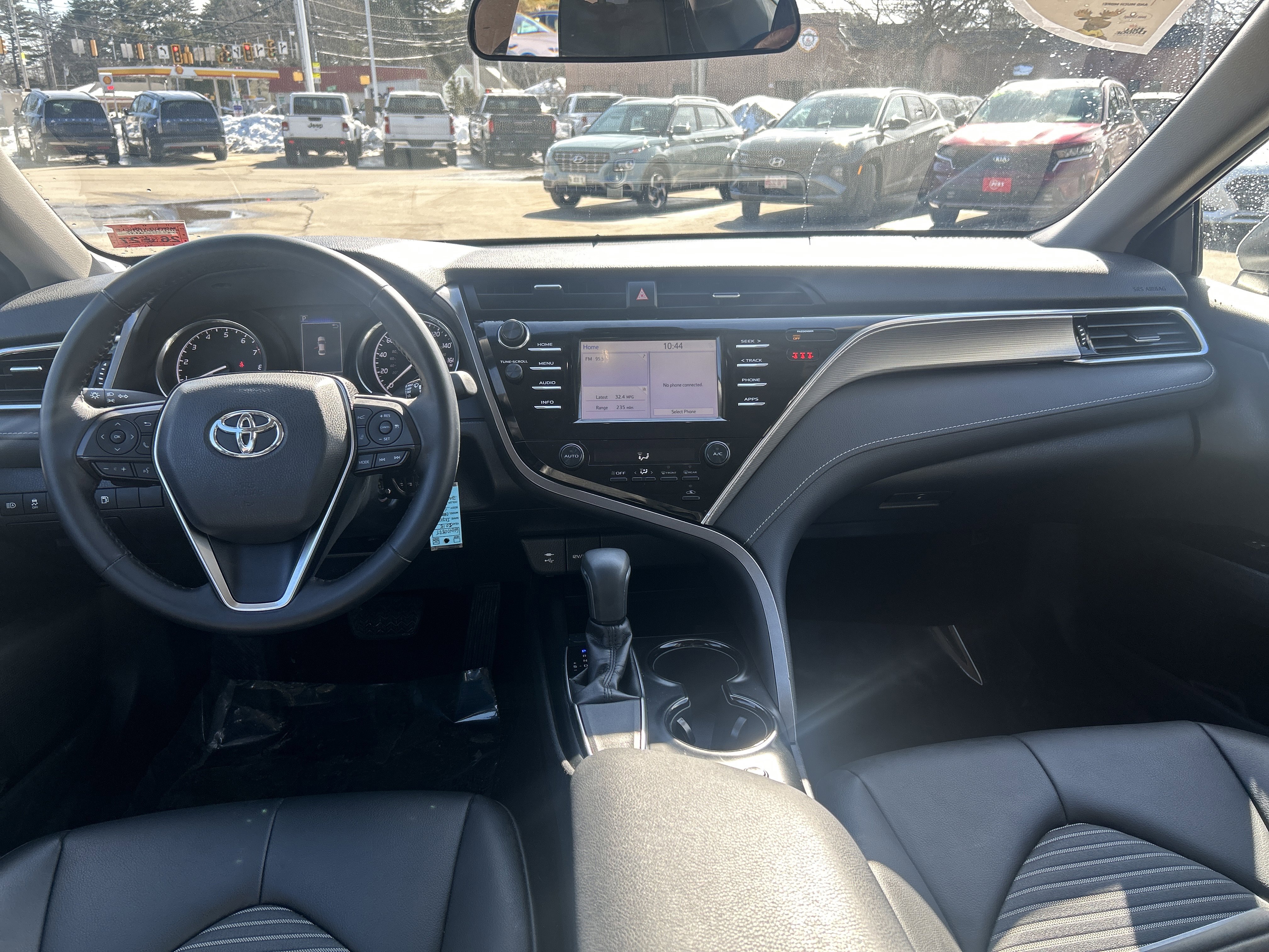 Used 2018 Toyota Camry SE w/ Moonroof Package image 18