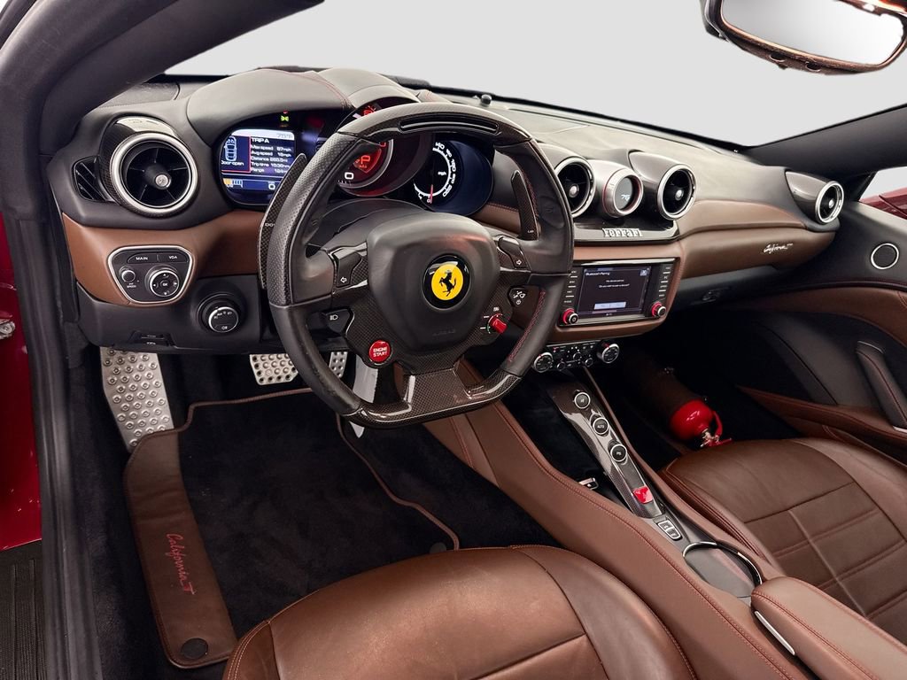 Used 2016 Ferrari California T image 9