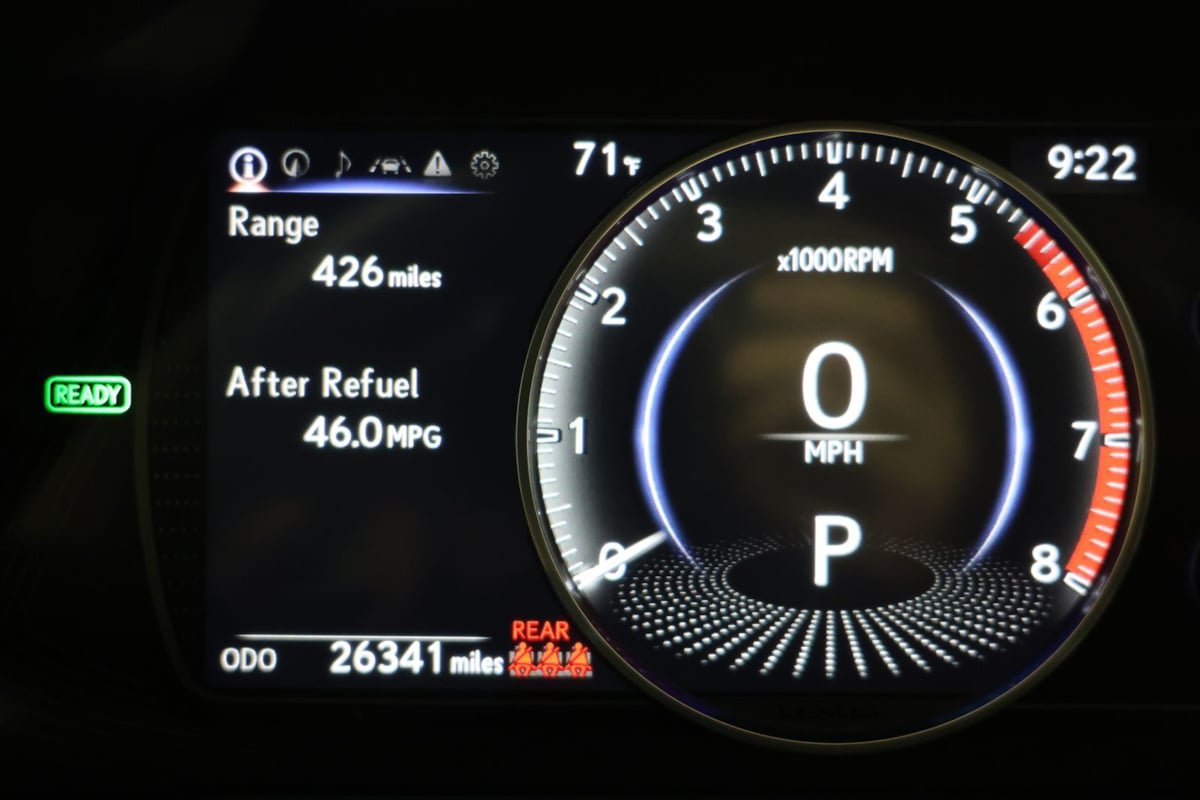Used 2024 Lexus ES 300h Ultra Luxury w/ Accessory Package (Z2) FWD image 12