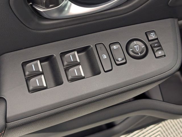 Used 2025 Honda Pilot TrailSport image 12