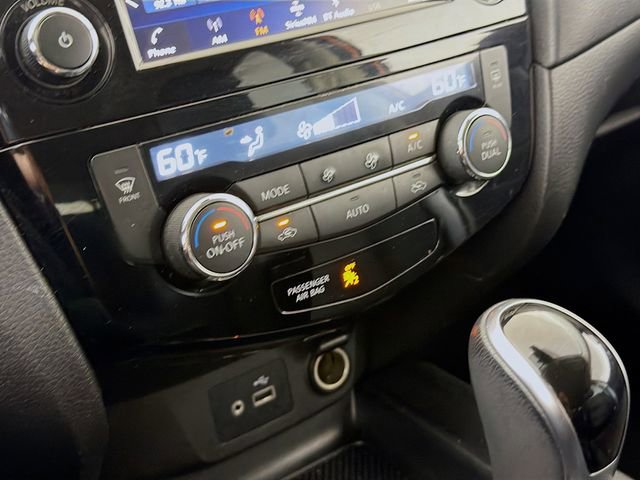 Used 2020 Nissan Rogue SV FWD image 16