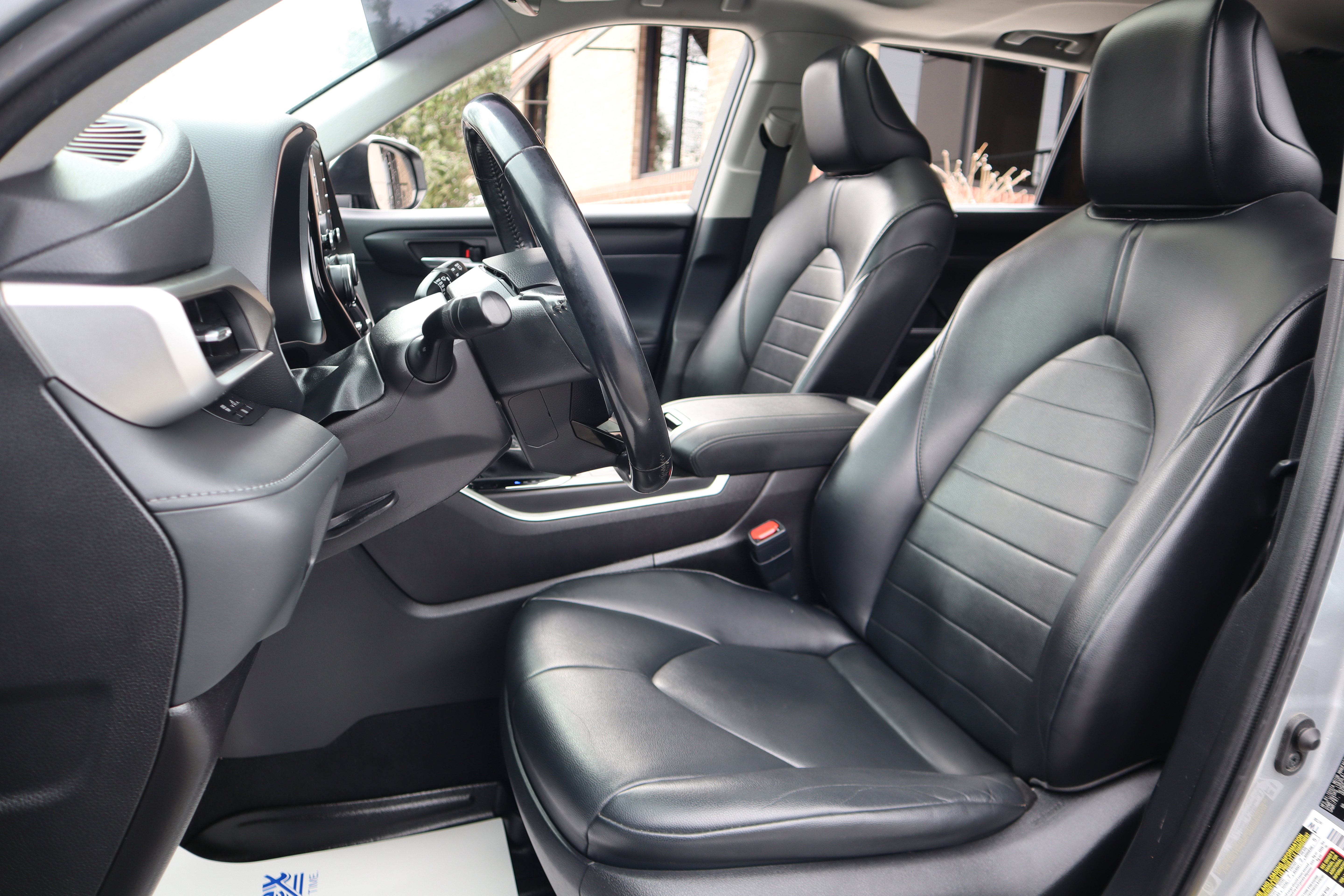 Used 2021 Toyota Highlander XLE image 27