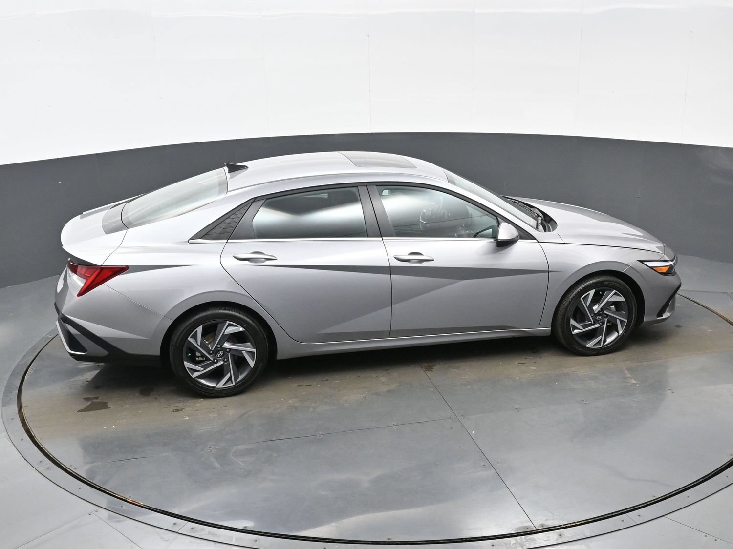 Used 2025 Hyundai Elantra Limited FWD image 38