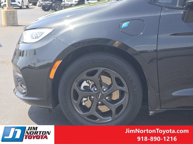 Used 2021 Chrysler Pacifica Limited w/ Premium & Safety Sphere Group FWD image 9