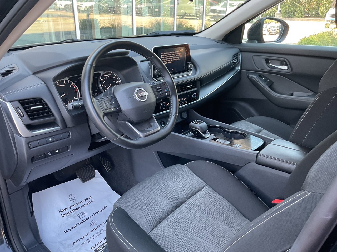 Used 2025 Nissan Rogue SV FWD image 9
