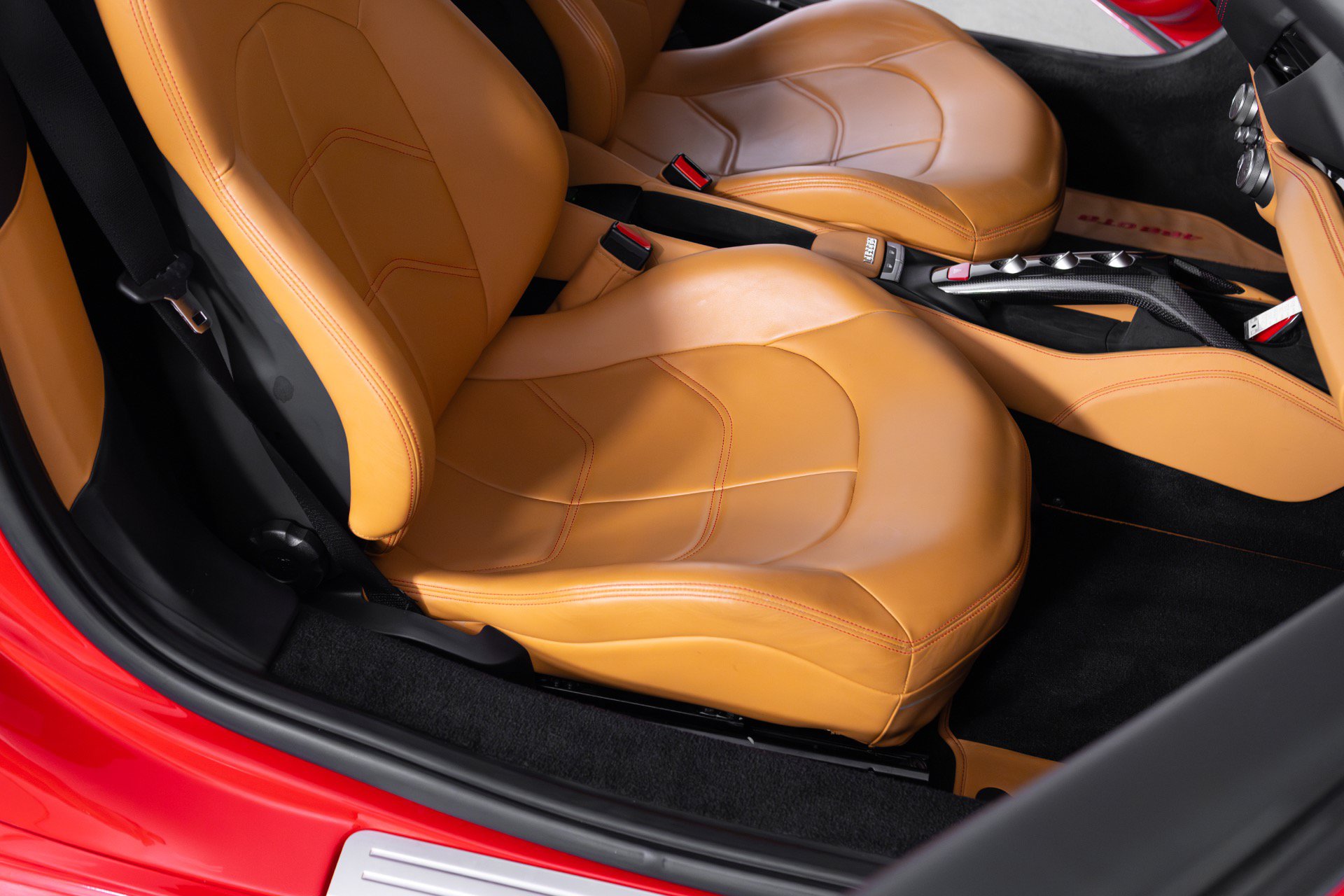 Used 2017 Ferrari 488 GTB RWD image 7