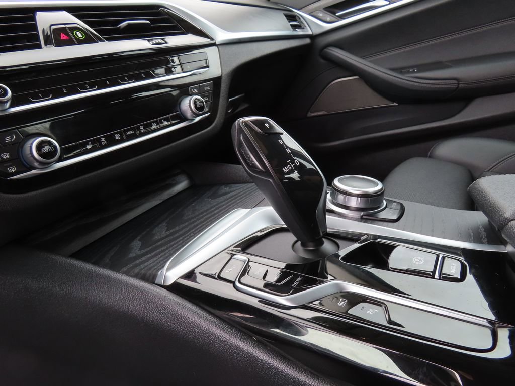 Used 2022 BMW 530e xDrive w/ Premium Package AWD/4WD image 20