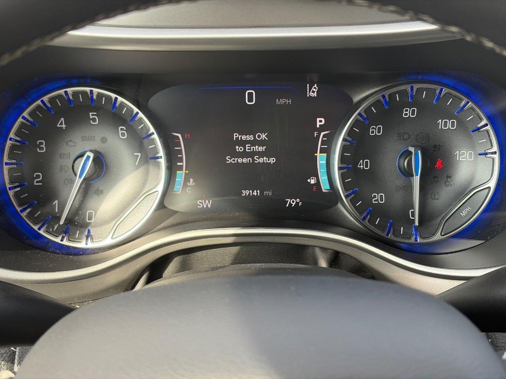 Used 2025 Chrysler Pacifica Select FWD image 28