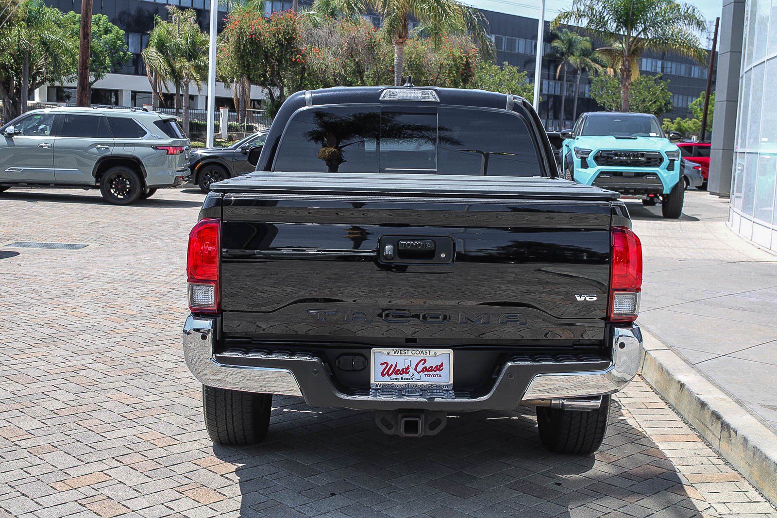 Used 2018 Toyota Tacoma SR5 RWD image 8