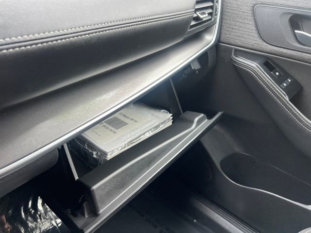 Used 2023 Nissan Rogue SV image 32