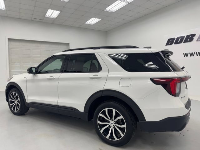 Used 2025 Ford Explorer ST-Line AWD/4WD image 7