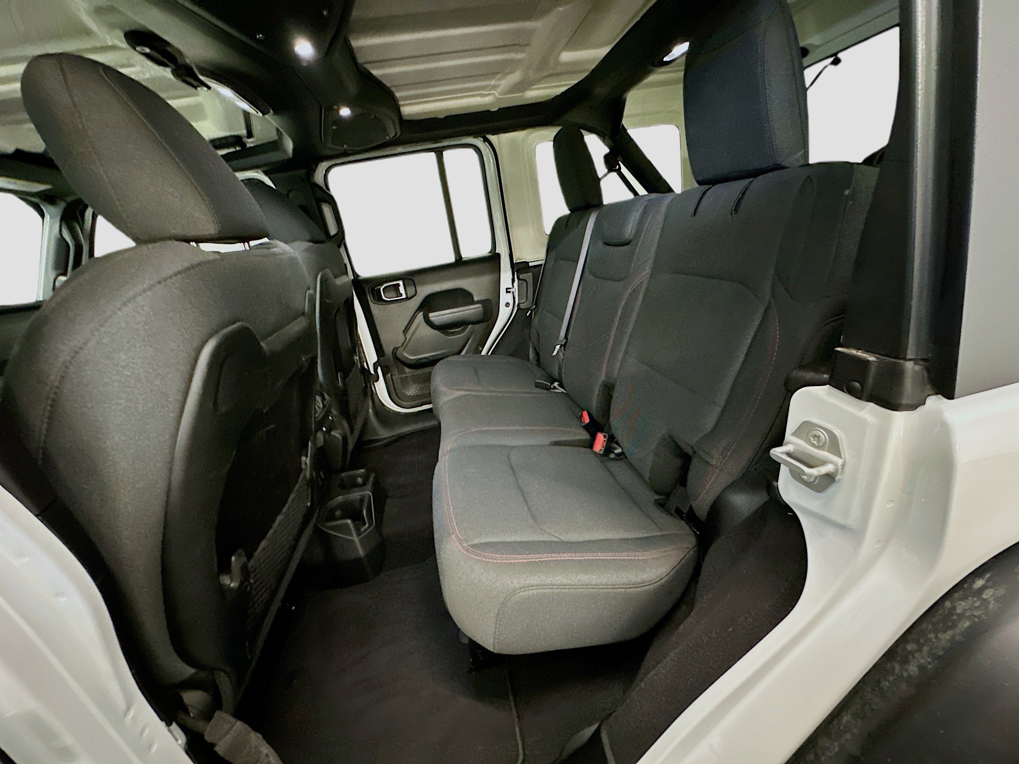 Used 2025 Jeep Wrangler Unlimited Rubicon image 28