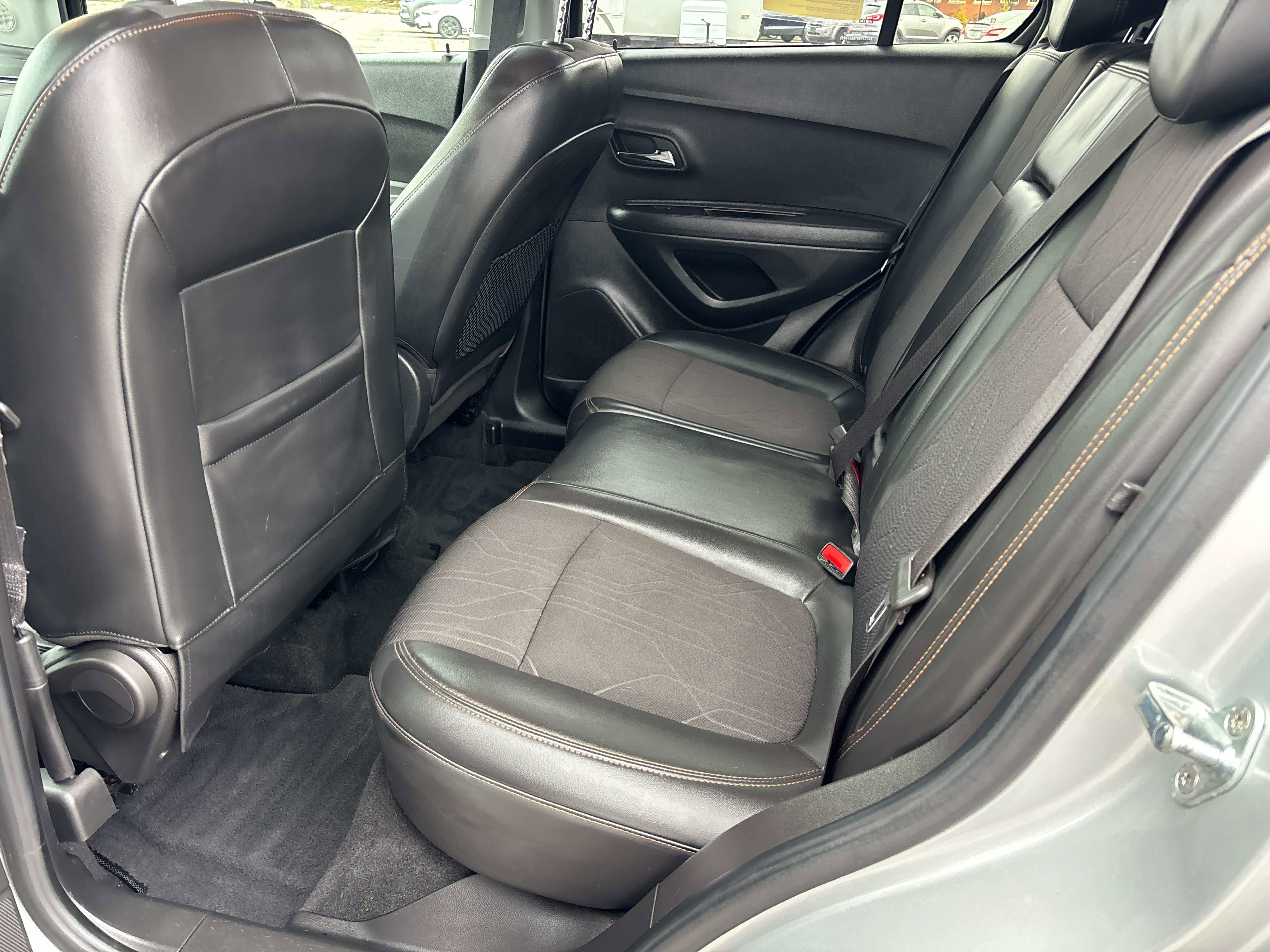 Used 2019 Chevrolet Trax LT w/ LT Convenience Package image 12