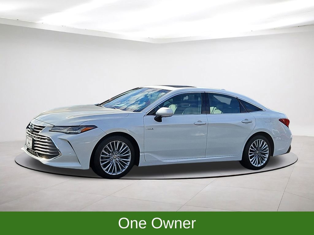 Used 2021 Toyota Avalon Limited image 3