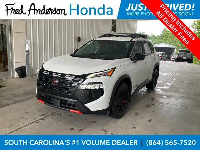 Used 2025 Nissan Rogue SV AWD/4WD image 1