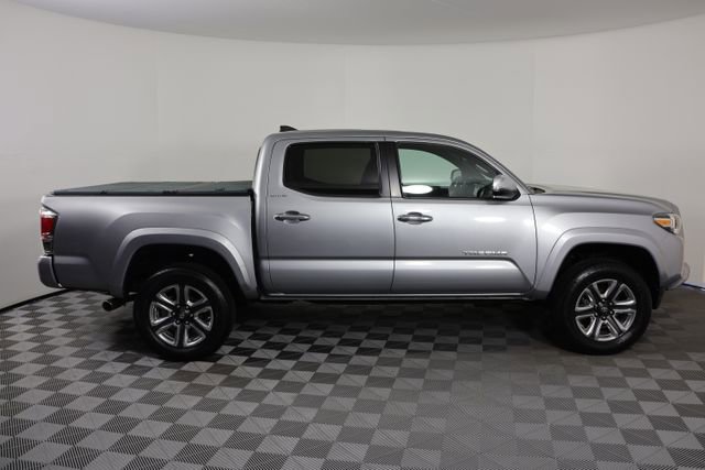 Used 2017 Toyota Tacoma Limited w/ Tow Package AWD/4WD image 9