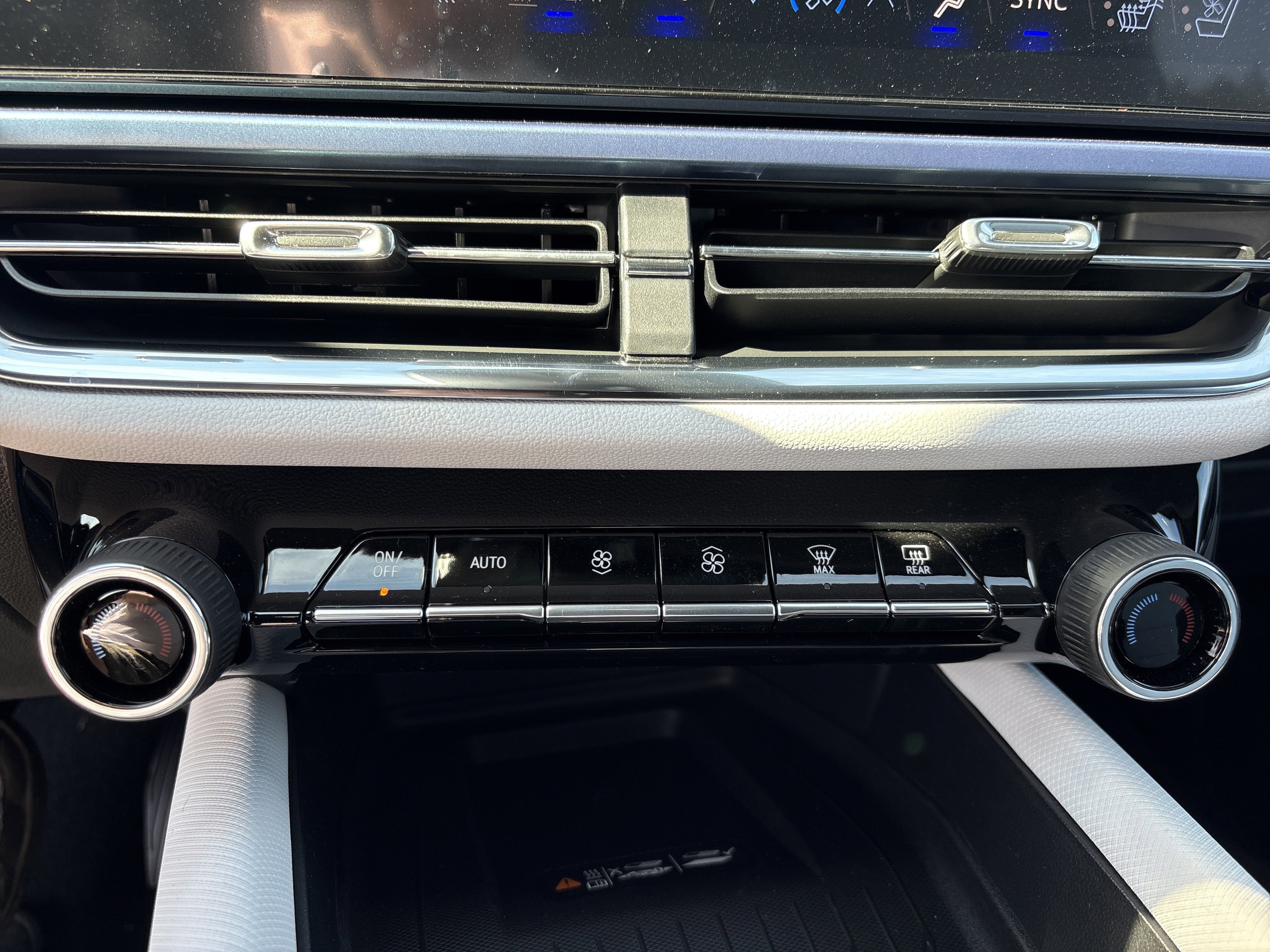 New 2026 Chevrolet Equinox EV LT w/ Convenience Package II image 30