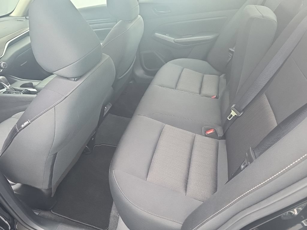 Used 2025 Nissan Altima 2.5 SV FWD image 33