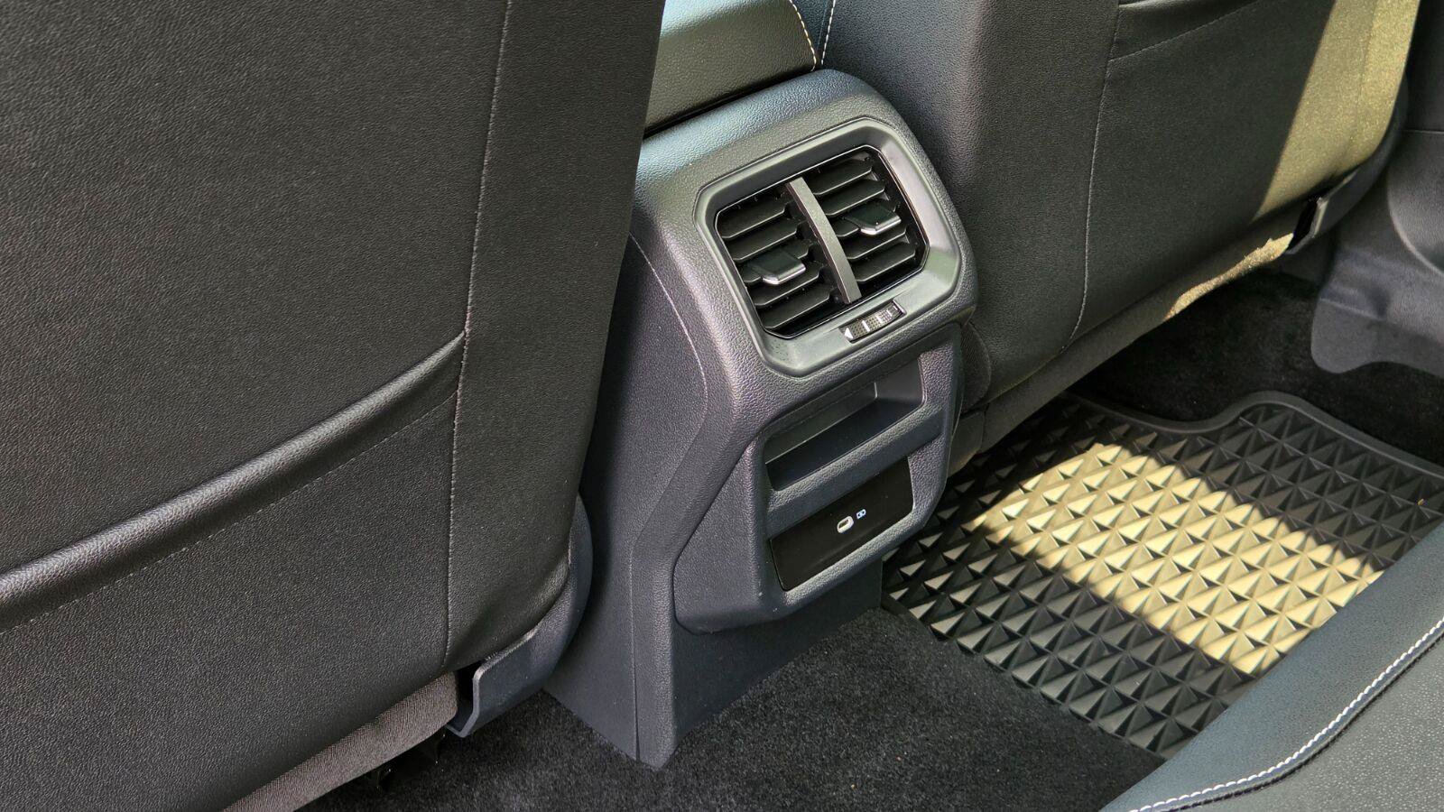 Certified 2025 Volkswagen Taos SEL AWD/4WD image 49