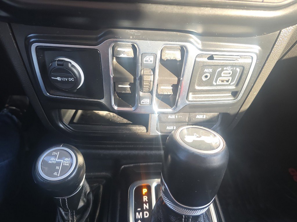 Used 2022 Jeep Wrangler Unlimited Sahara w/ Cold Weather Group image 36