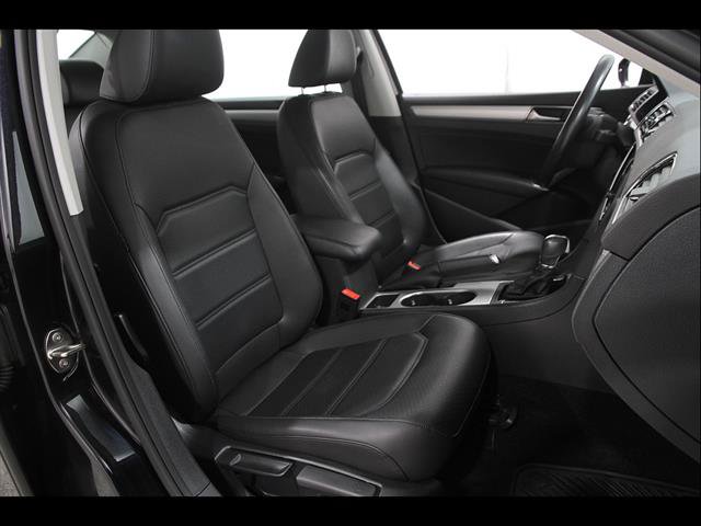 Used 2019 Volkswagen Passat 2.0T Wolfsburg FWD image 17