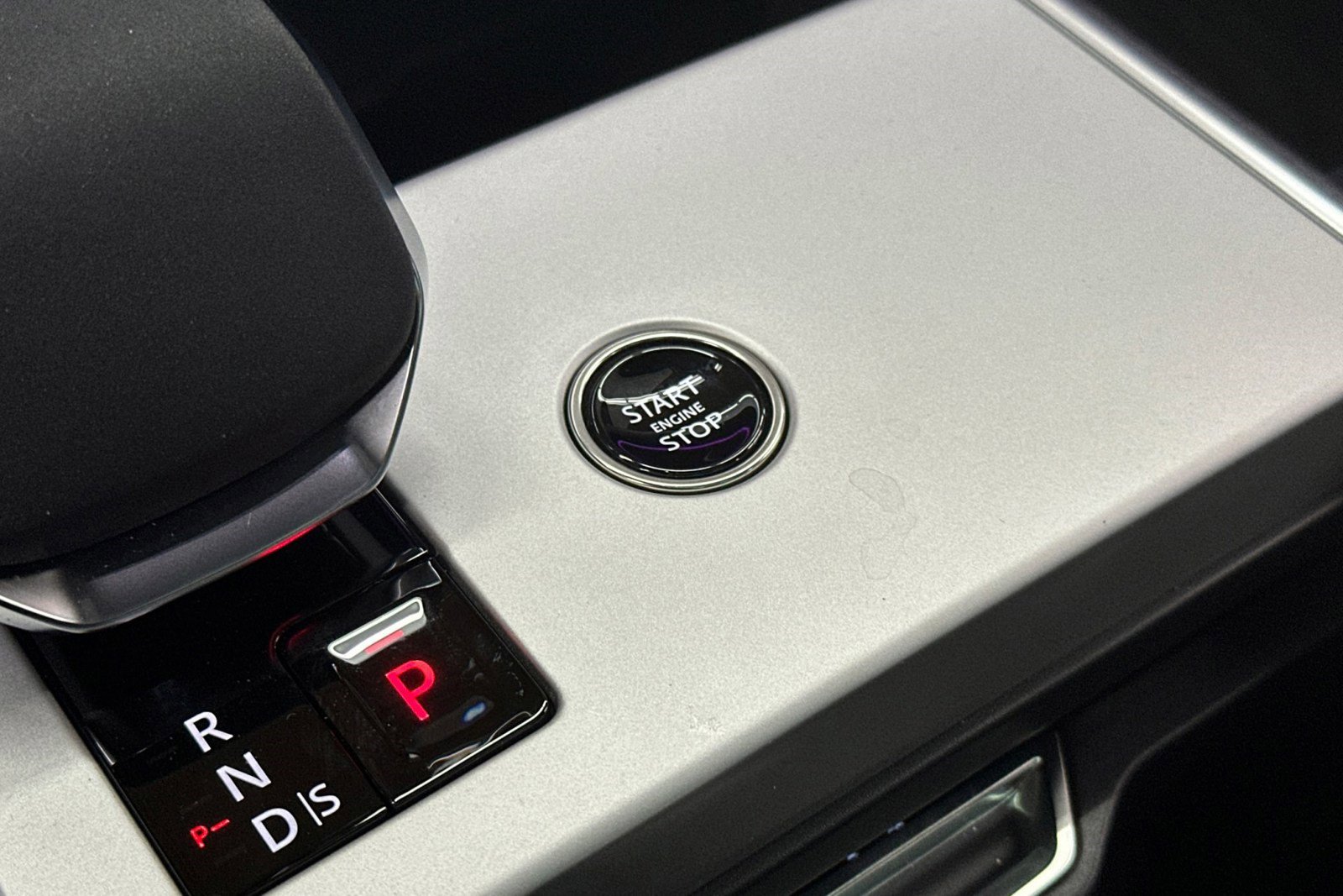 New 2025 Land Rover Range Rover SE image 27