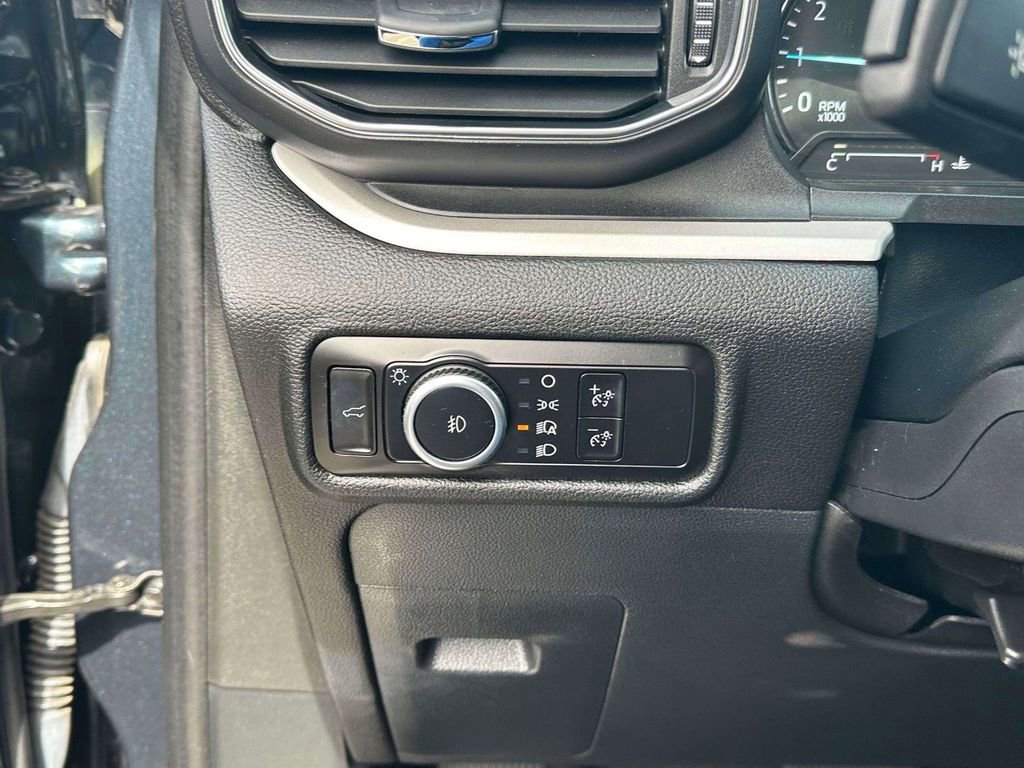 Used 2023 Ford Explorer XLT w/ Equipment Group 202A AWD/4WD image 20