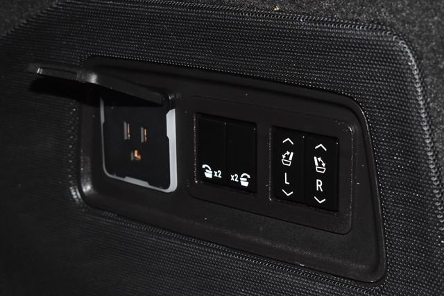 Used 2023 Cadillac Escalade Sport Platinum image 38