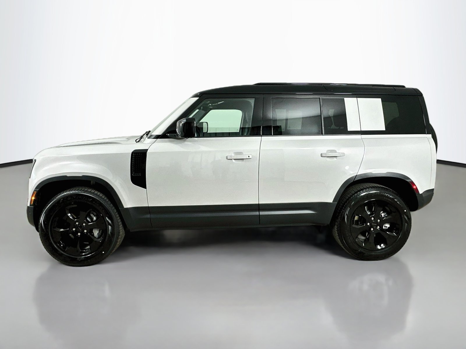 New 2026 Land Rover Defender 110 S AWD/4WD image 8