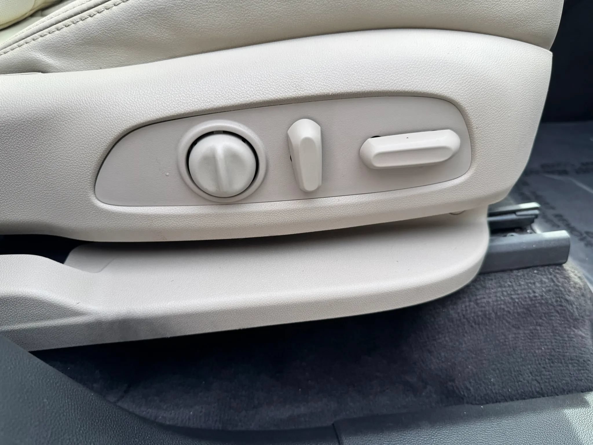 Used 2019 Buick Enclave Premium w/ Experience Buick Package FWD image 30