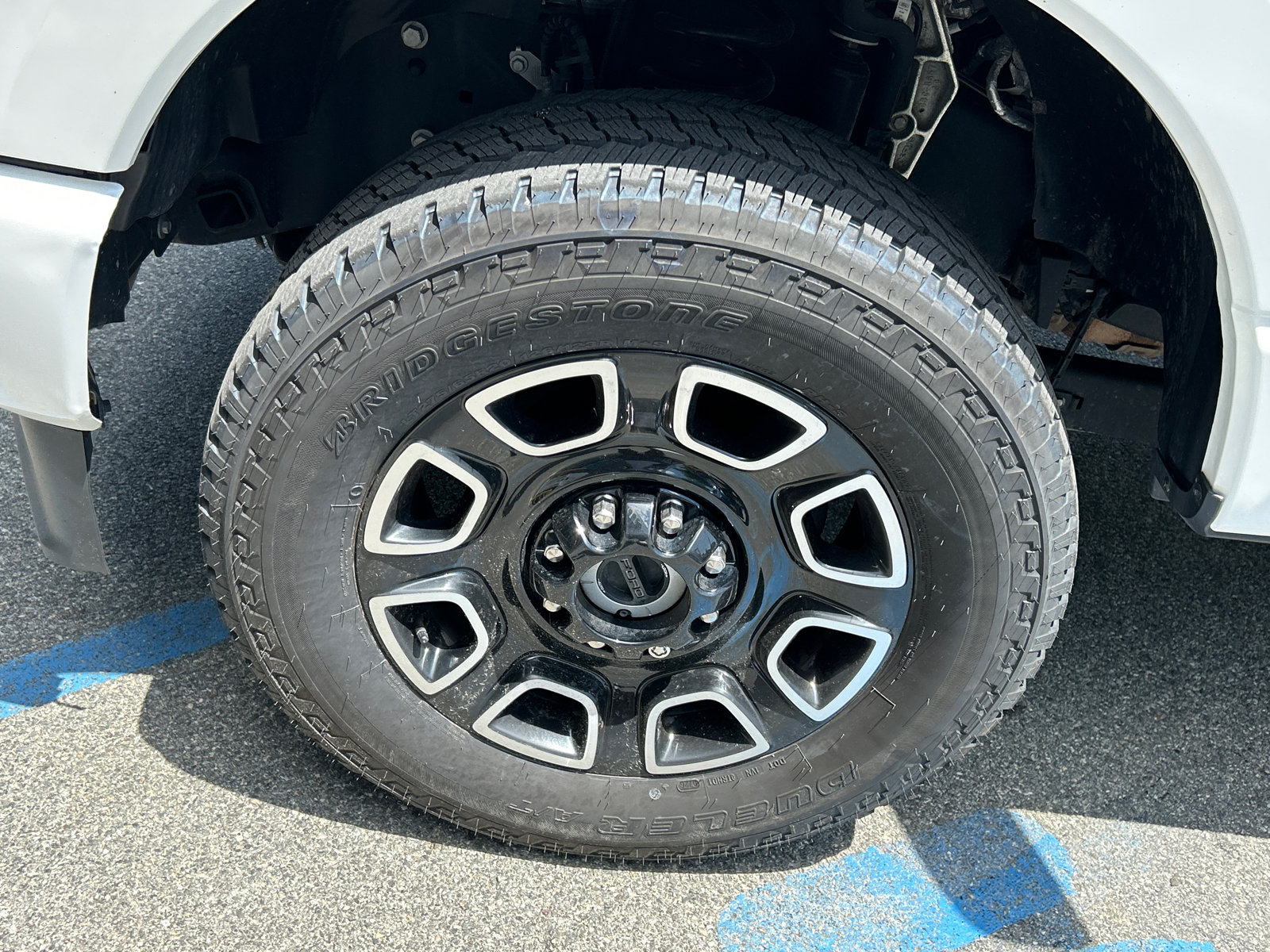 Used 2025 Ford F350 Platinum w/ FX4 Off-Road Package AWD/4WD image 5