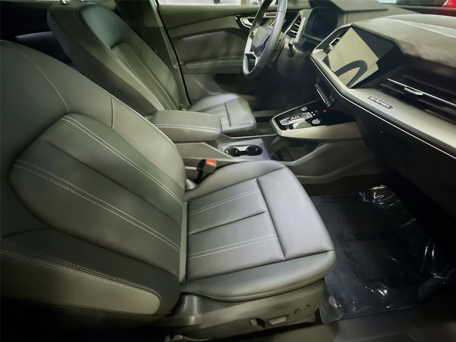 Used 2024 Audi Q4 e-tron Premium Plus w/ Premium Plus image 29