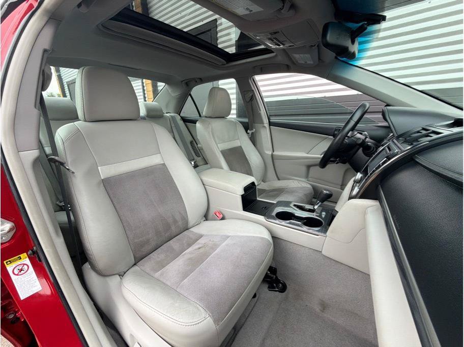 Used 2012 Toyota Camry XLE w/ Leather Pkg FWD image 4