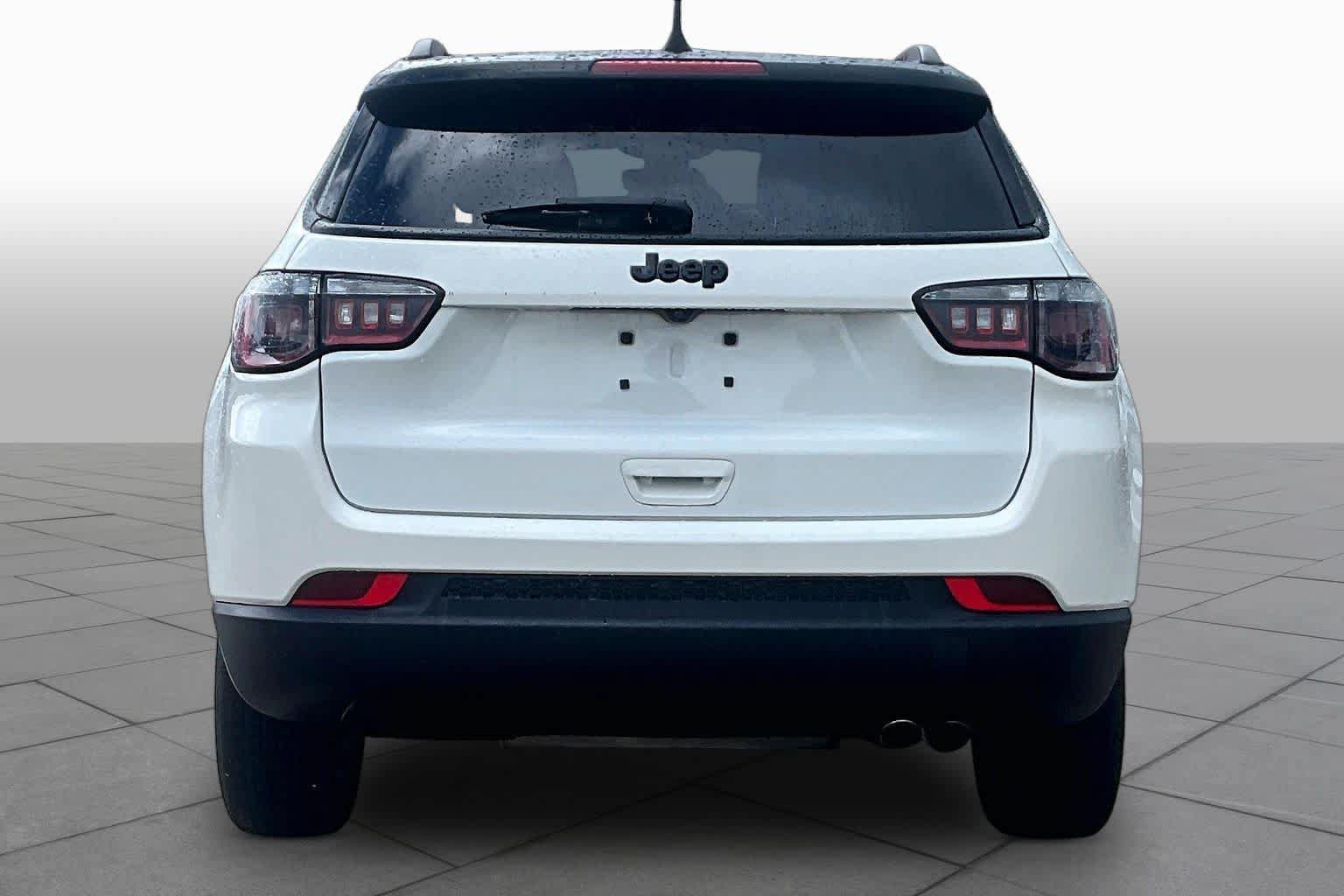Used 2021 Jeep Compass Latitude FWD image 5