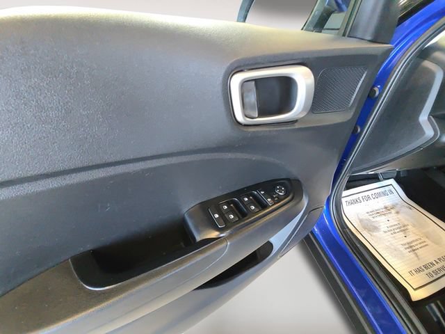 Used 2021 Hyundai Venue FWD image 10