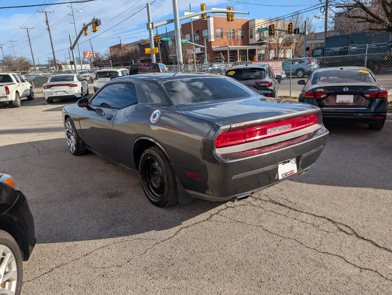 Used 2014 Dodge Challenger SXT image 9