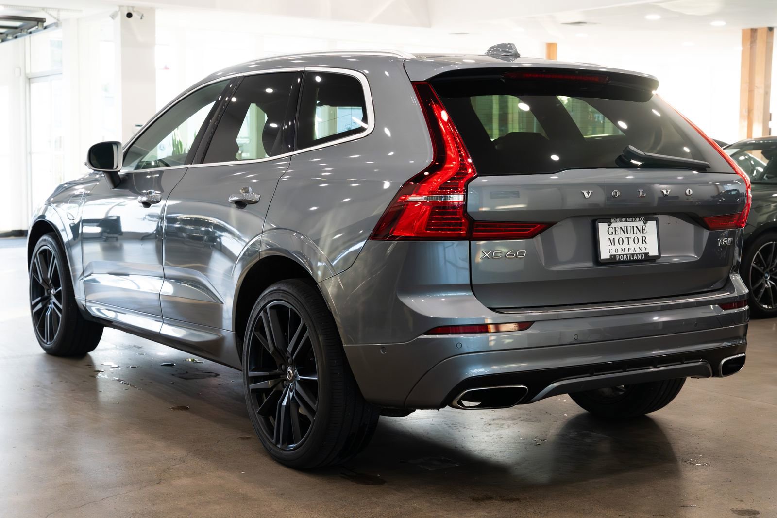 Used 2019 Volvo XC60 T8 R-Design AWD/4WD image 6