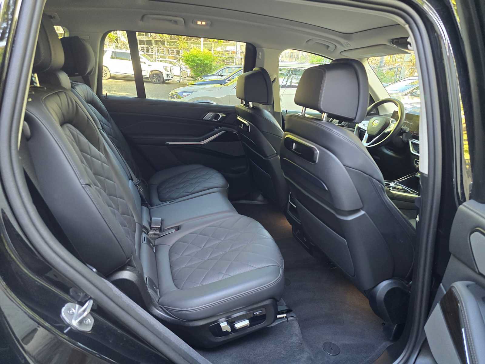 Used 2025 BMW X7 xDrive40i AWD/4WD image 12
